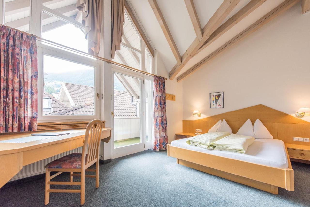 Hotel Fronza - Your Hike & Mountain Home Lutago Kültér fotó